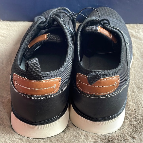 IZOD - Men’s Memory Foam Sneakers - Picture 4 of 7